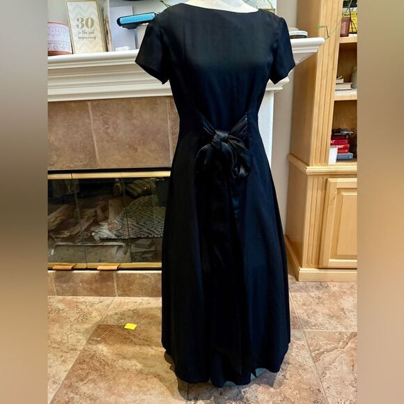 Vintage 1940s/50s Custom Matte Satin Hourglass Dress | Hollywood Event Piece. - Picture 10 of 10
